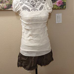 Super cute shorts outfit!